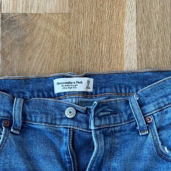Abercrombie & Fitch Women’s Straight Blue Jeans - Picture 2 of 3